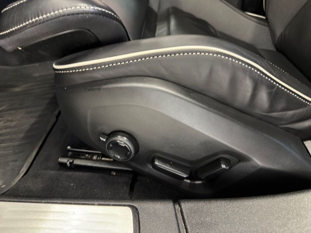 Volvo S60 2021 Musta