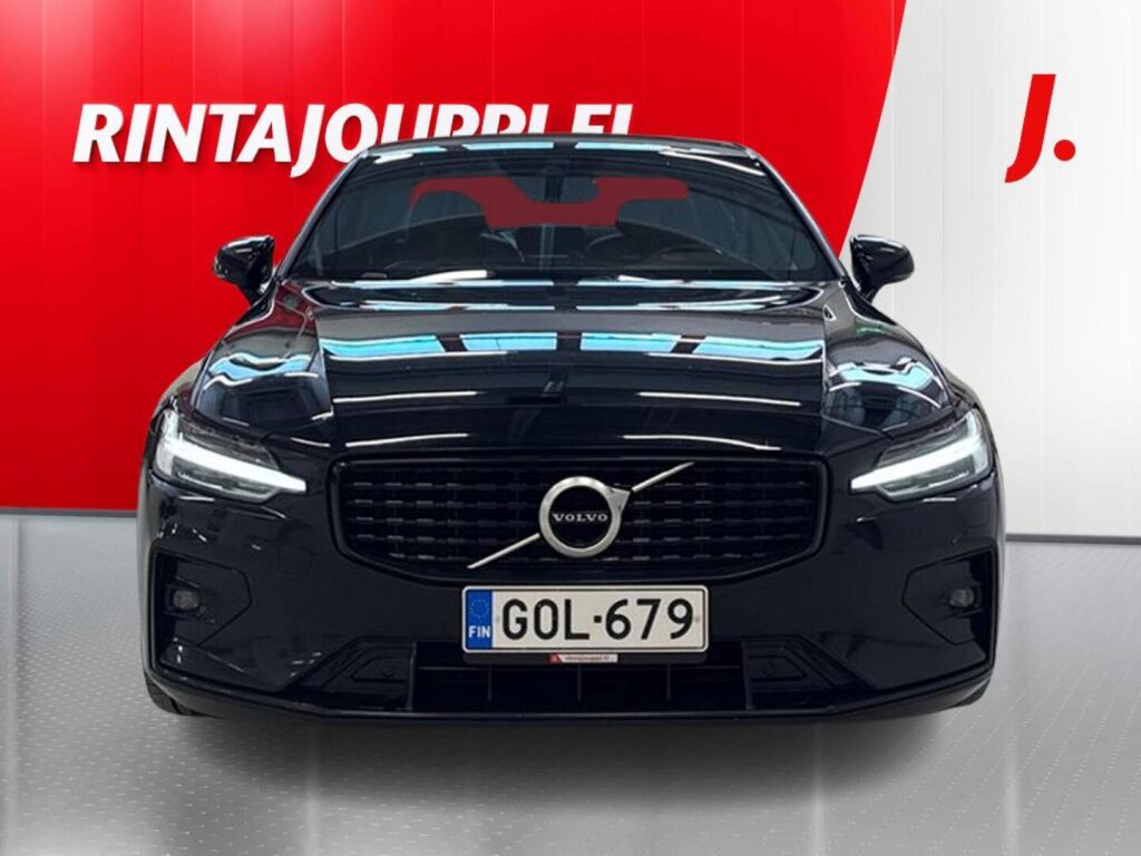 Volvo S60 2021 Musta