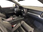 Volvo S60 2021 Musta