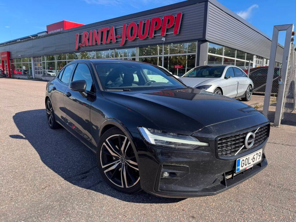 Volvo S60 2021 Musta