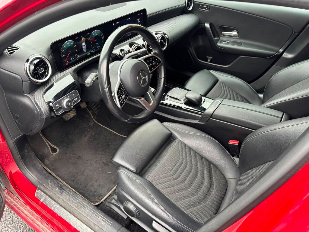 Mercedes-Benz A 2020 Punainen