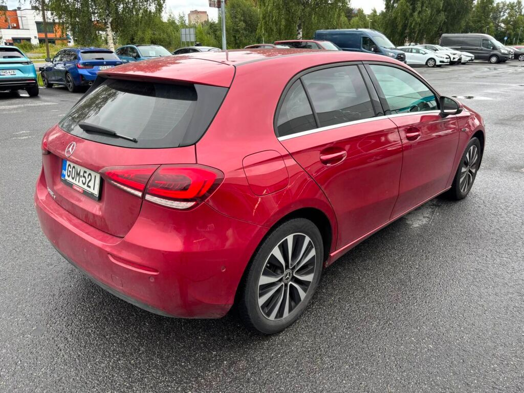 Mercedes-Benz A 2020 Punainen