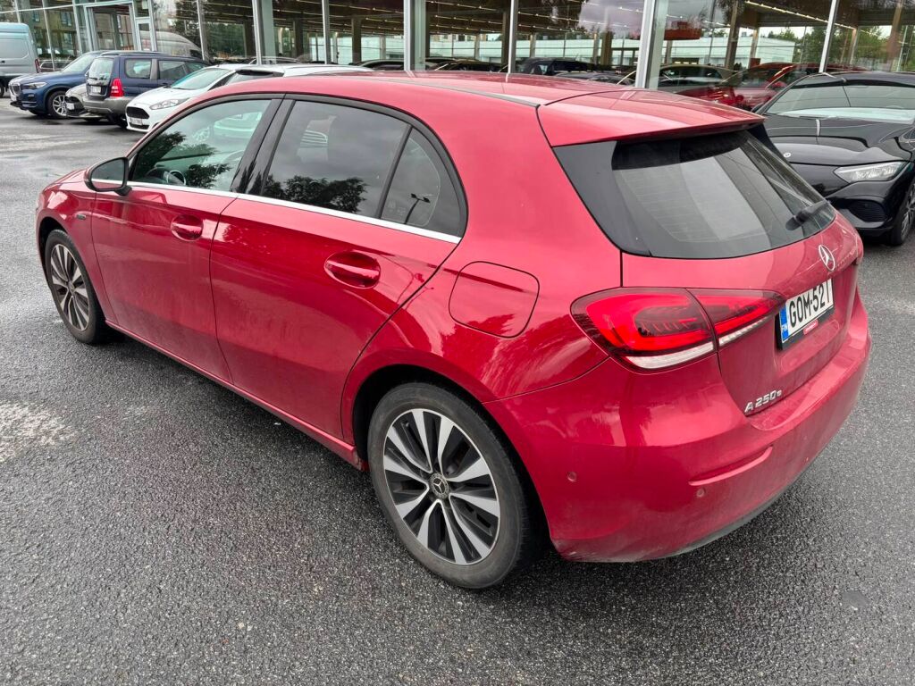 Mercedes-Benz A 2020 Punainen