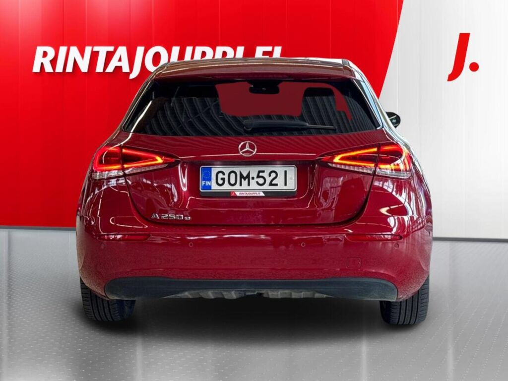 Mercedes-Benz A 2020 Punainen