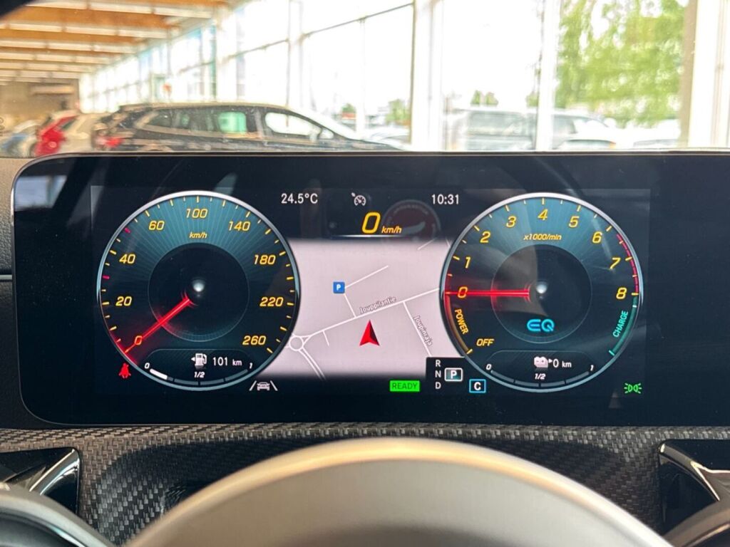 Mercedes-Benz A 2020 Punainen