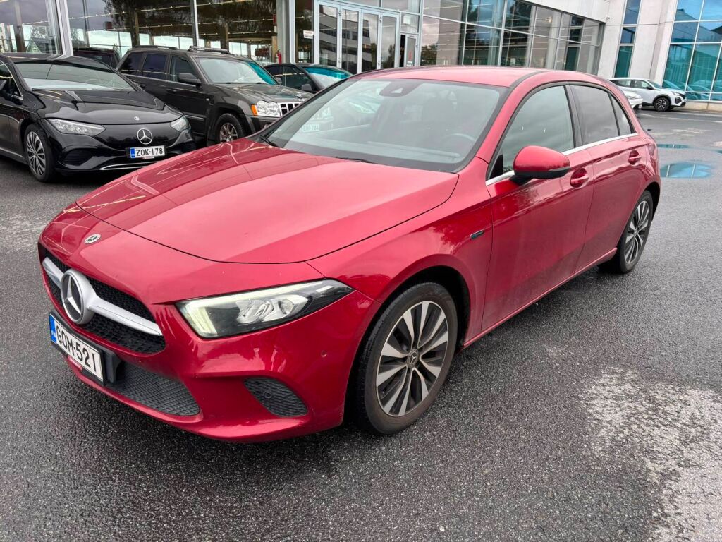 Mercedes-Benz A 2020 Punainen