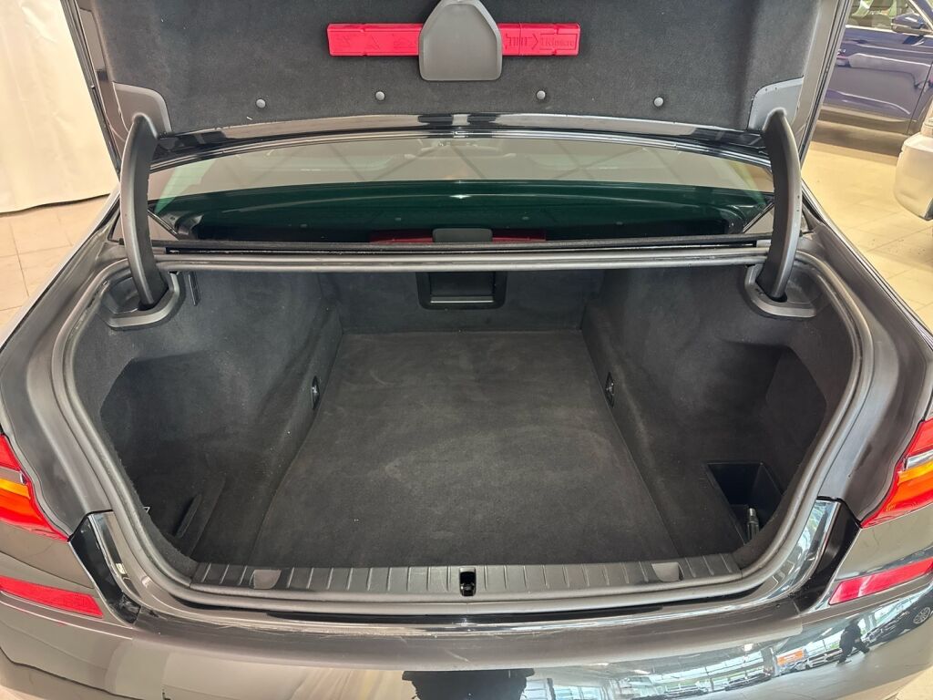 BMW 740 2016 Musta