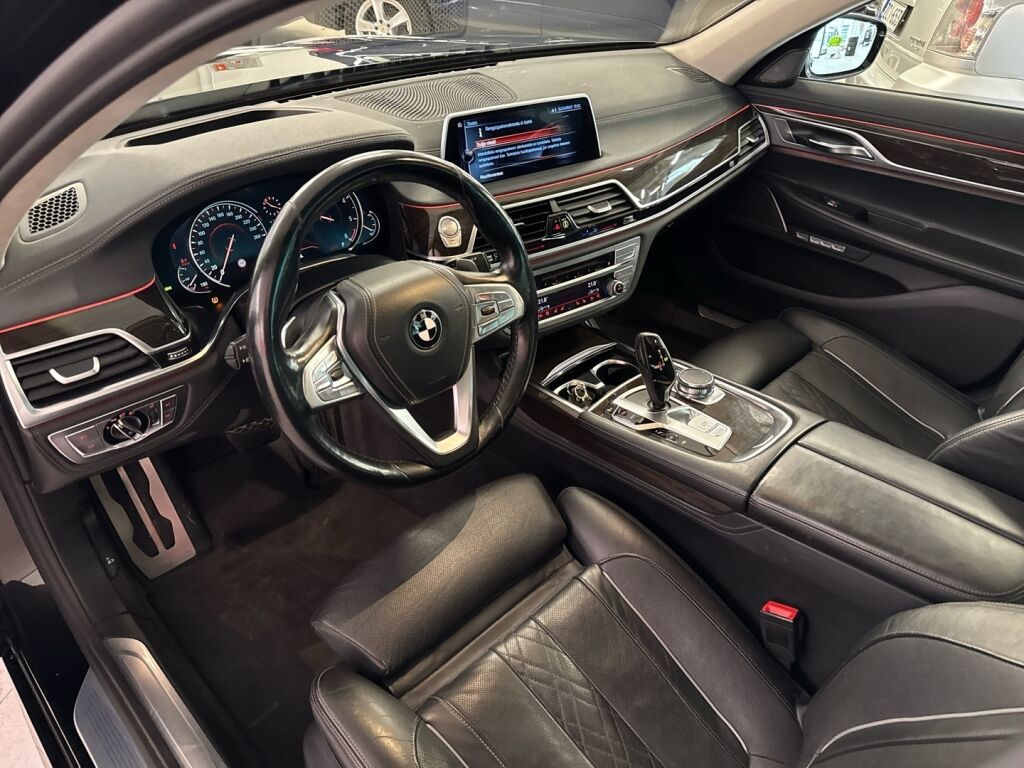 BMW 740 2016 Musta