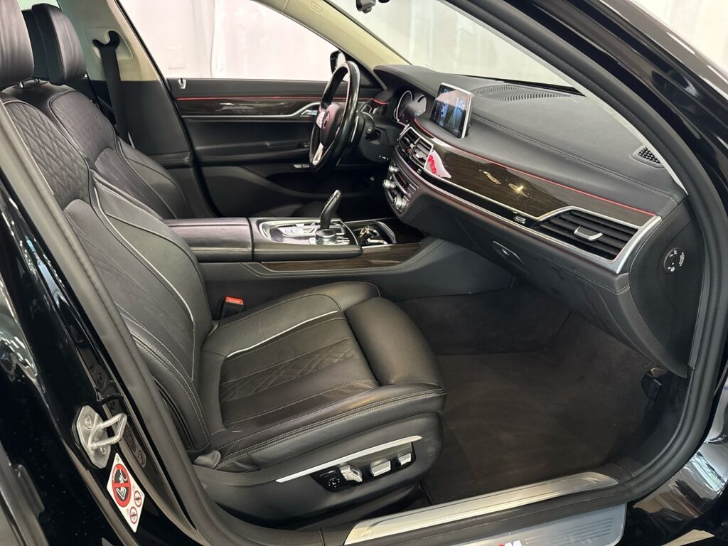 BMW 740 2016 Musta
