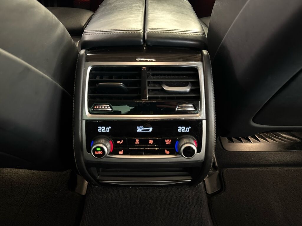 BMW 740 2016 Musta