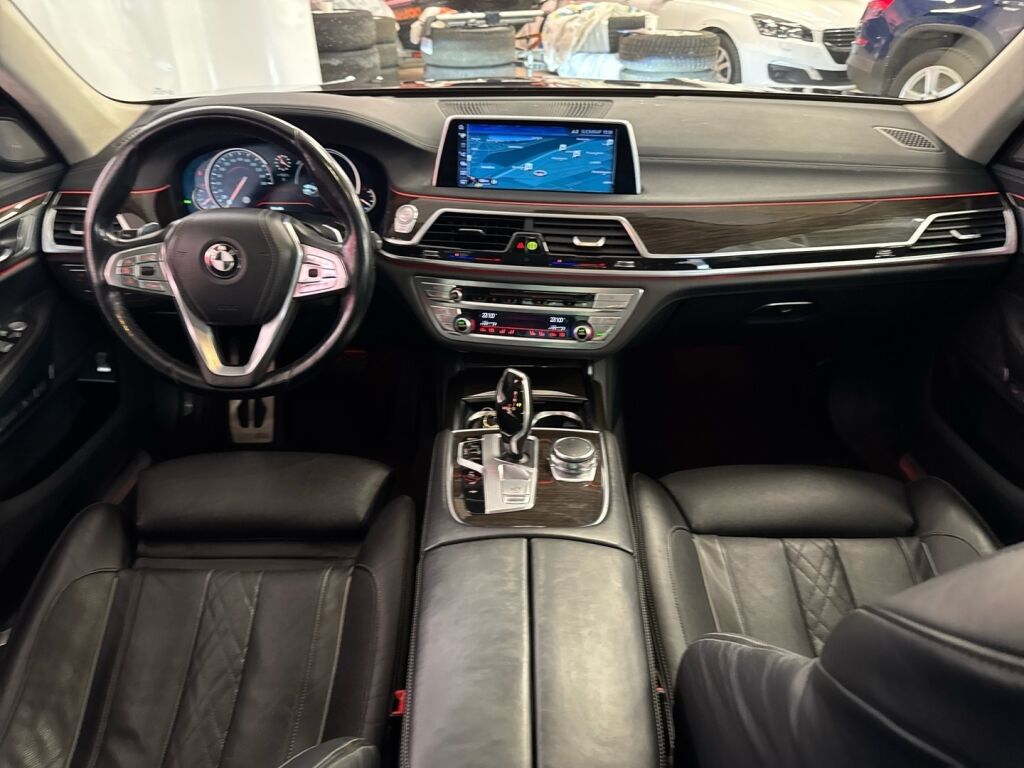 BMW 740 2016 Musta