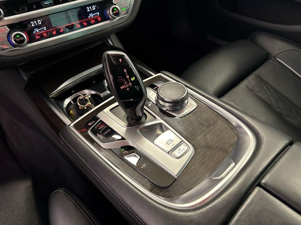 BMW 740 2016 Musta