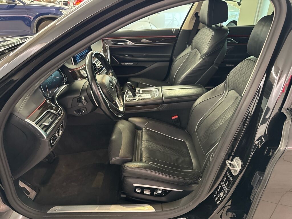 BMW 740 2016 Musta
