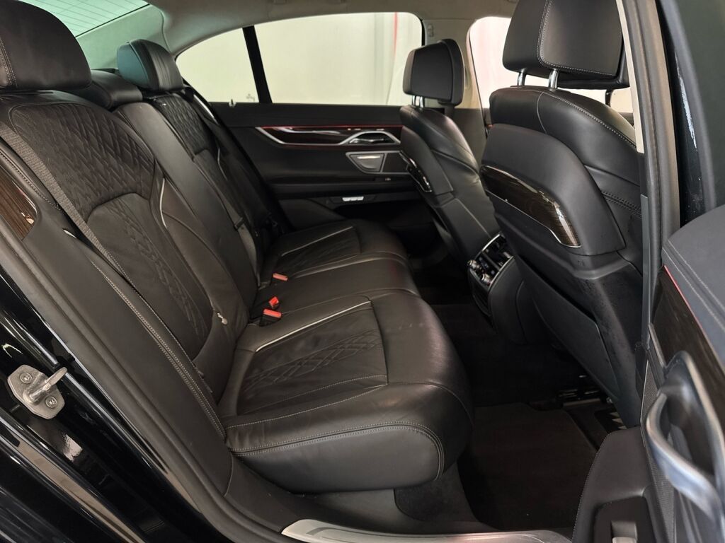BMW 740 2016 Musta