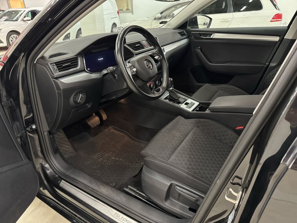 Skoda Superb 2021 Musta