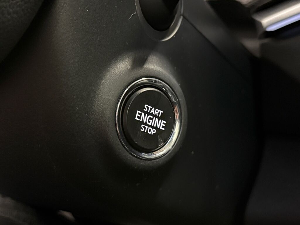 Skoda Karoq 2021 Valkoinen