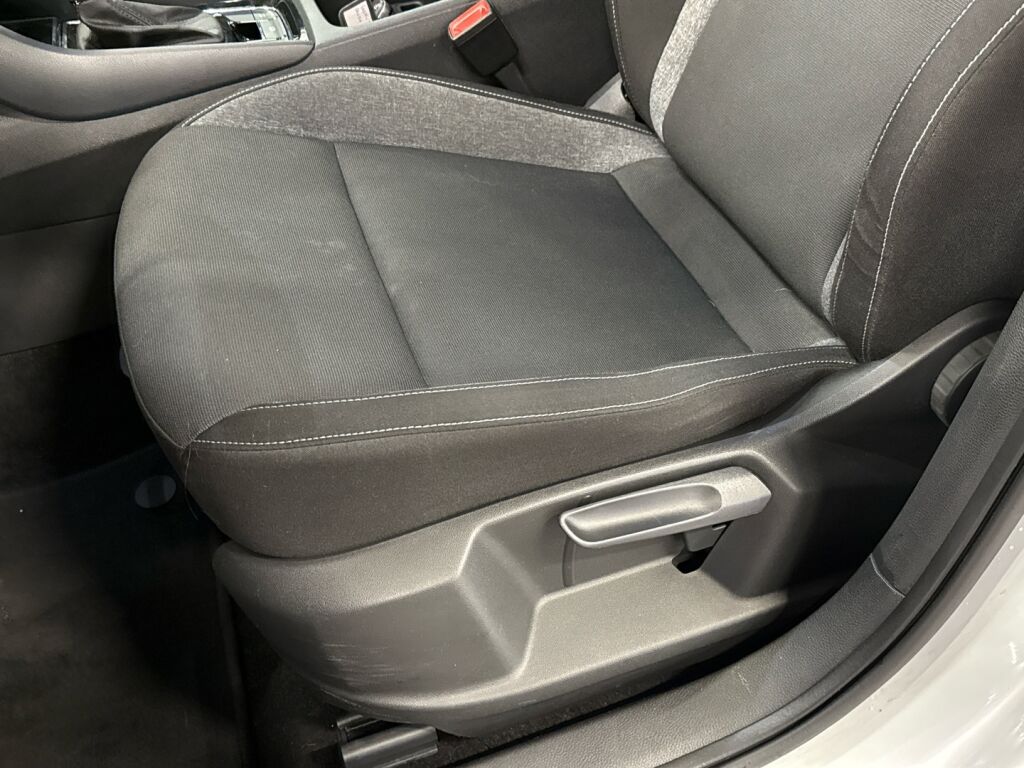 Skoda Karoq 2021 Valkoinen