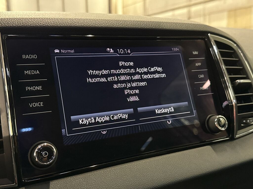 Skoda Karoq 2021 Valkoinen