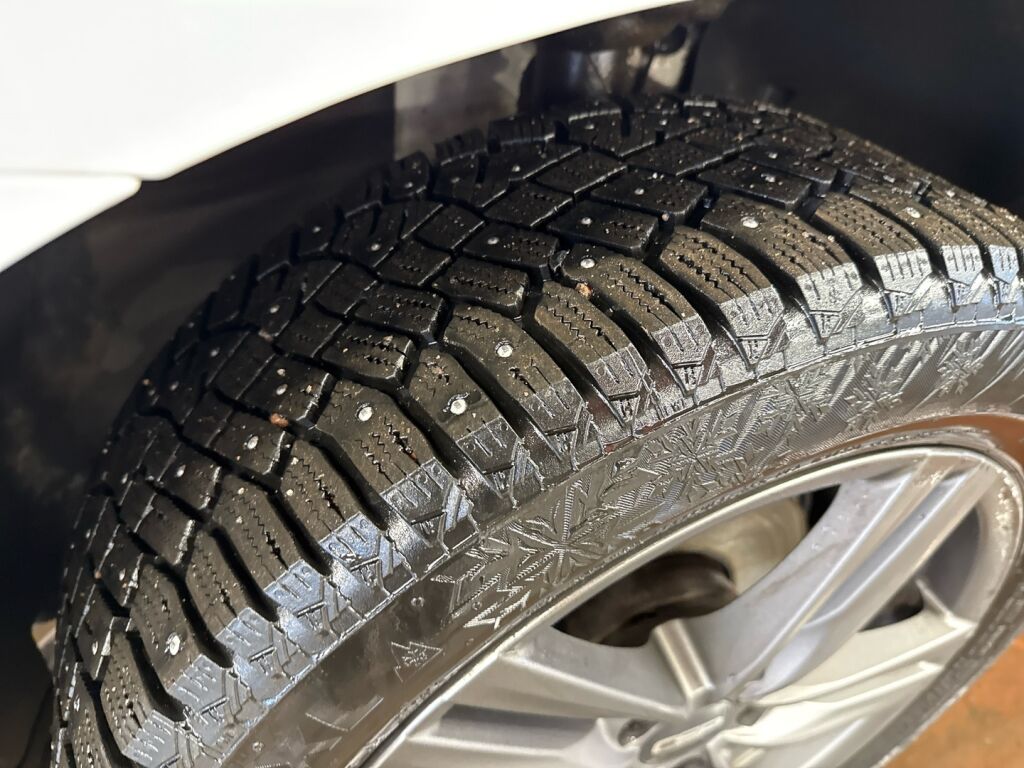 Skoda Karoq 2021 Valkoinen