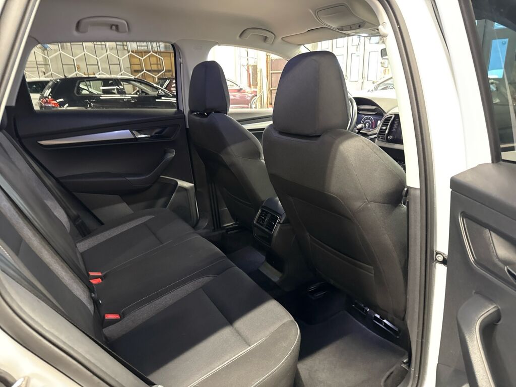 Skoda Karoq 2021 Valkoinen