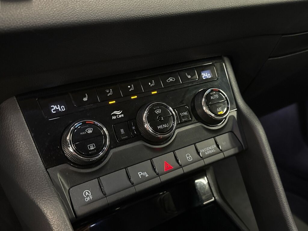 Skoda Karoq 2021 Valkoinen