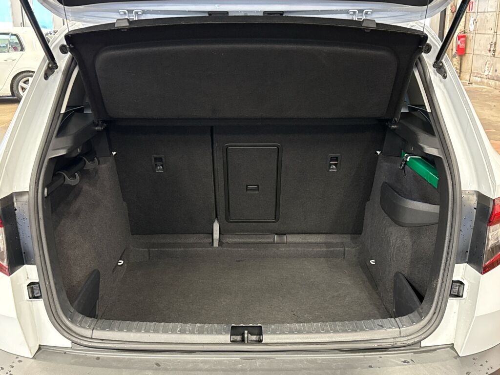 Skoda Karoq 2021 Valkoinen