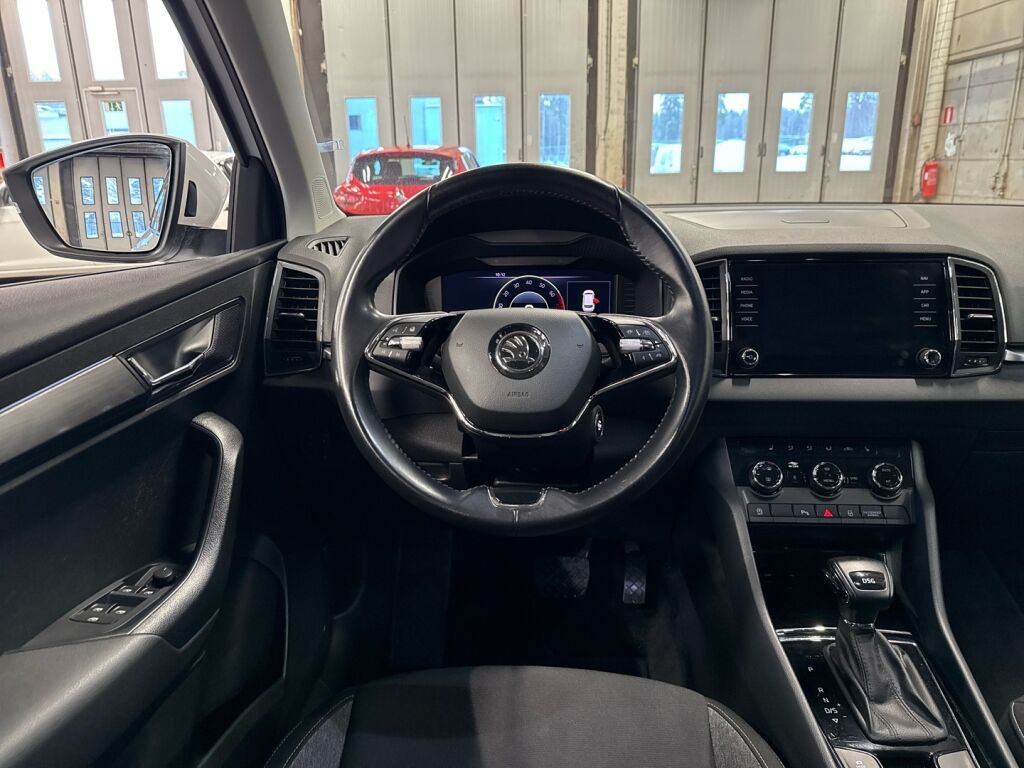 Skoda Karoq 2021 Valkoinen