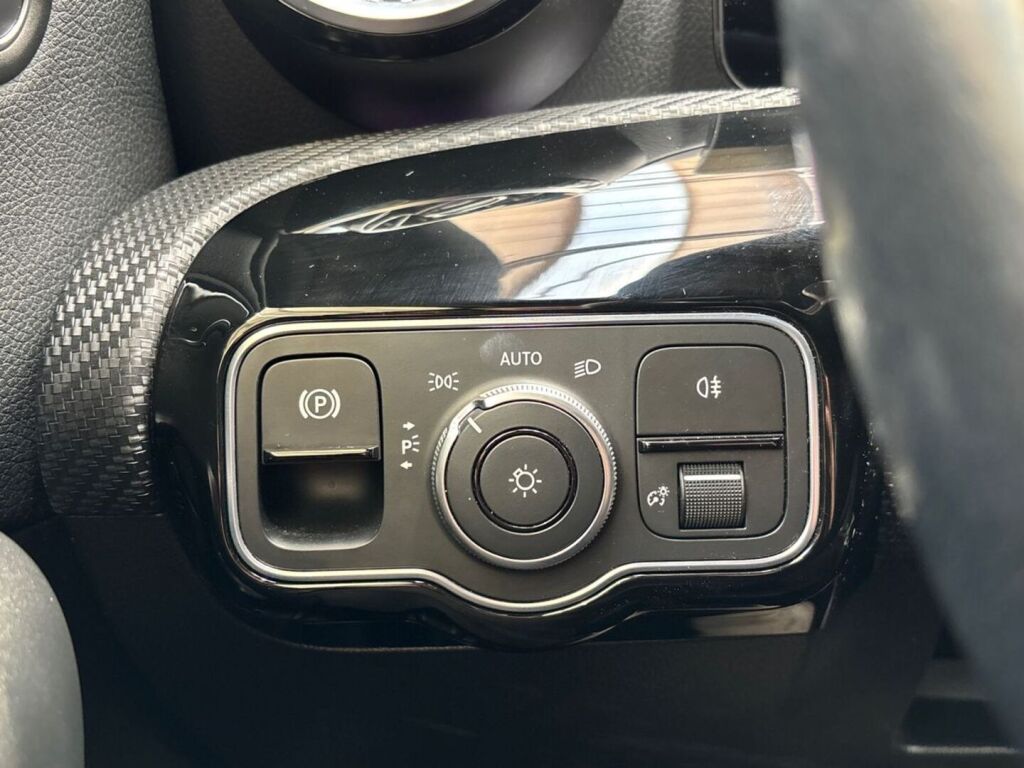Mercedes-Benz A 2020 Musta