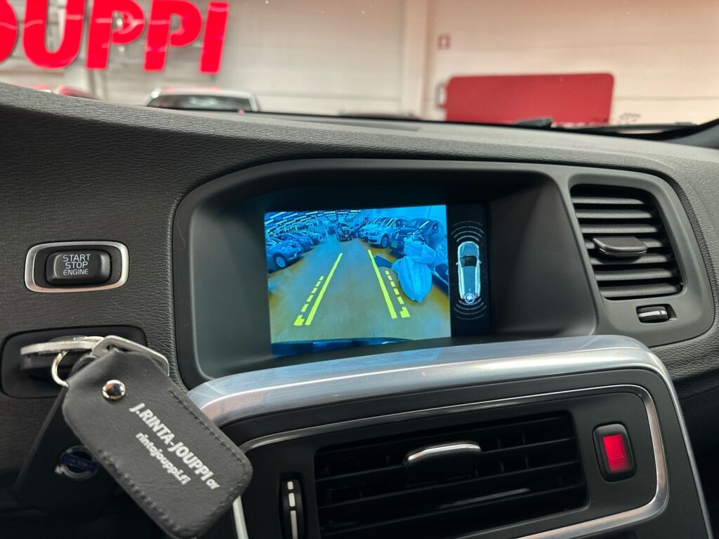 Volvo V60 2015 Musta