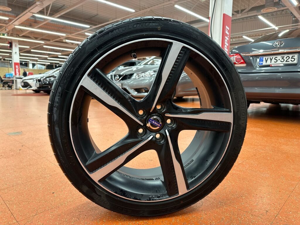 Volvo V60 2015 Musta