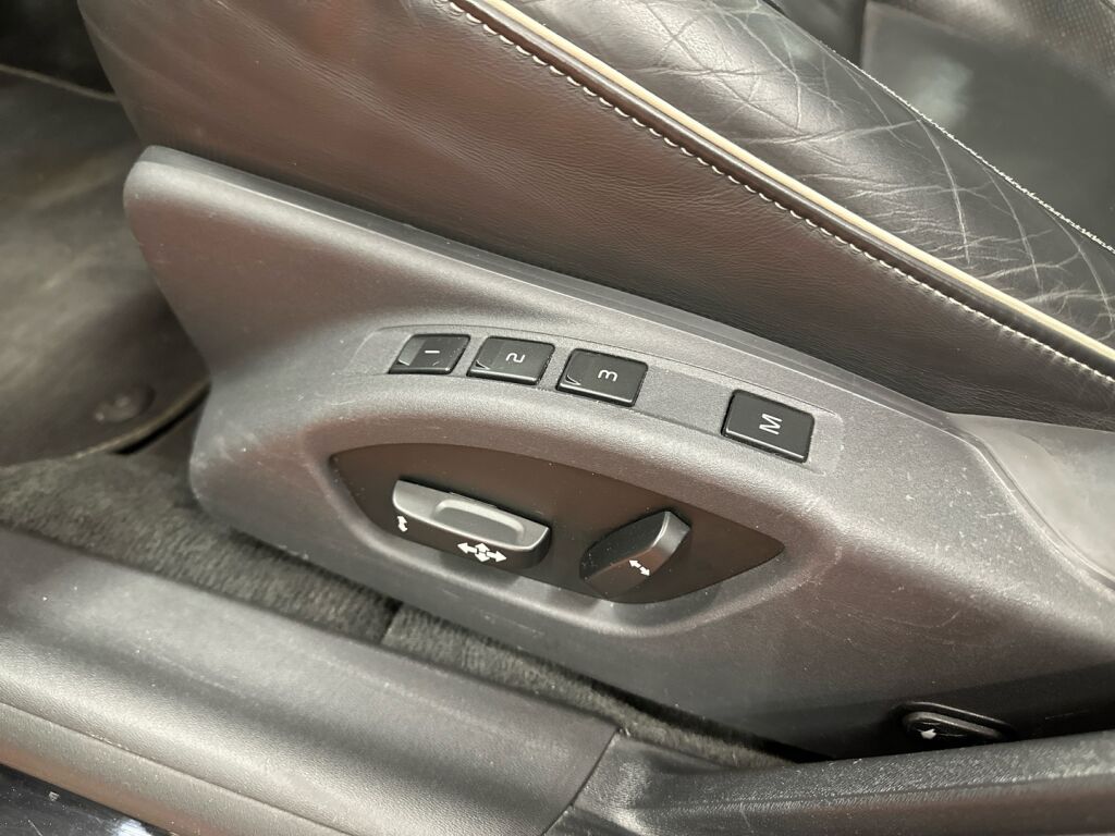 Volvo V60 2015 Musta