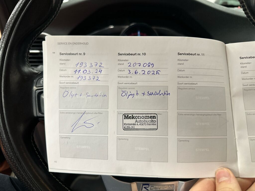 Volvo V60 2015 Musta