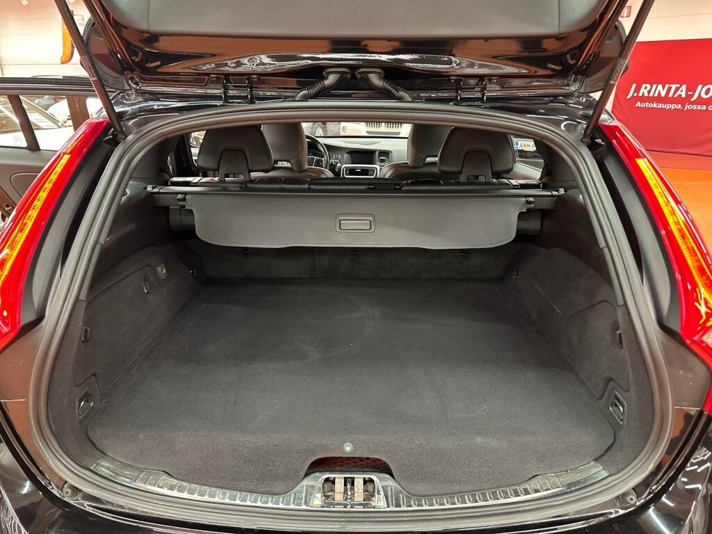 Volvo V60 2015 Musta