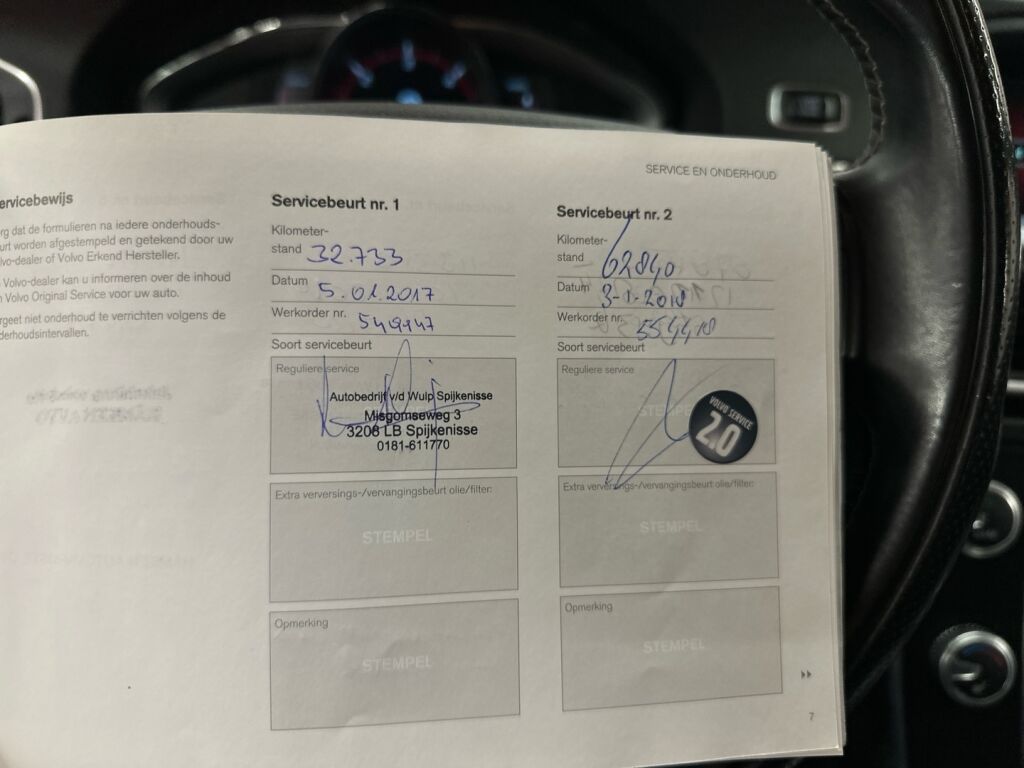 Volvo V60 2015 Musta