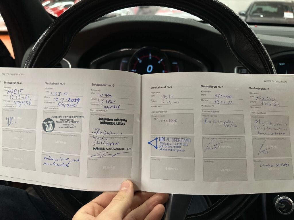 Volvo V60 2015 Musta