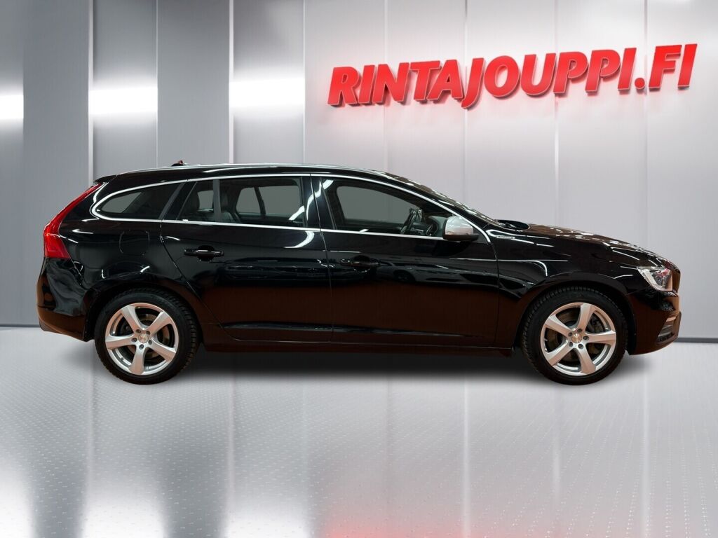 Volvo V60 2015 Musta