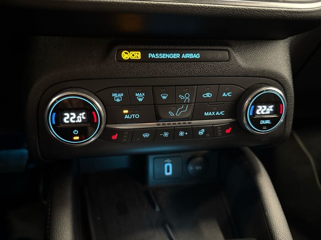 Ford Focus 2021 Musta