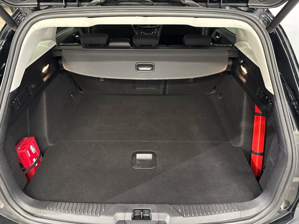 Ford Focus 2021 Musta