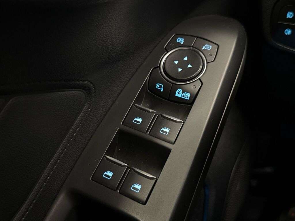 Ford Focus 2021 Musta