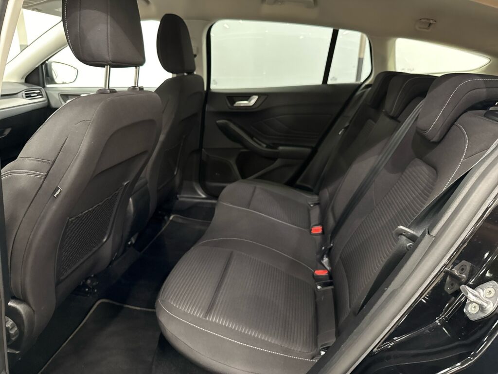 Ford Focus 2021 Musta
