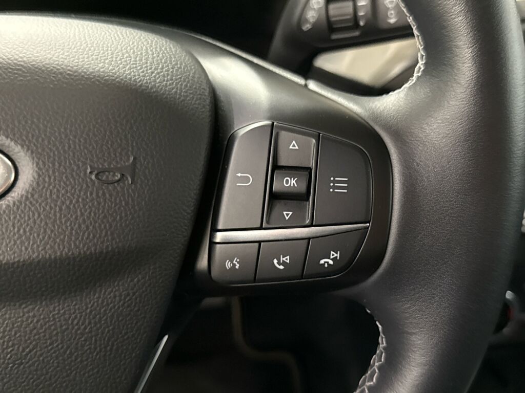 Ford Focus 2021 Musta