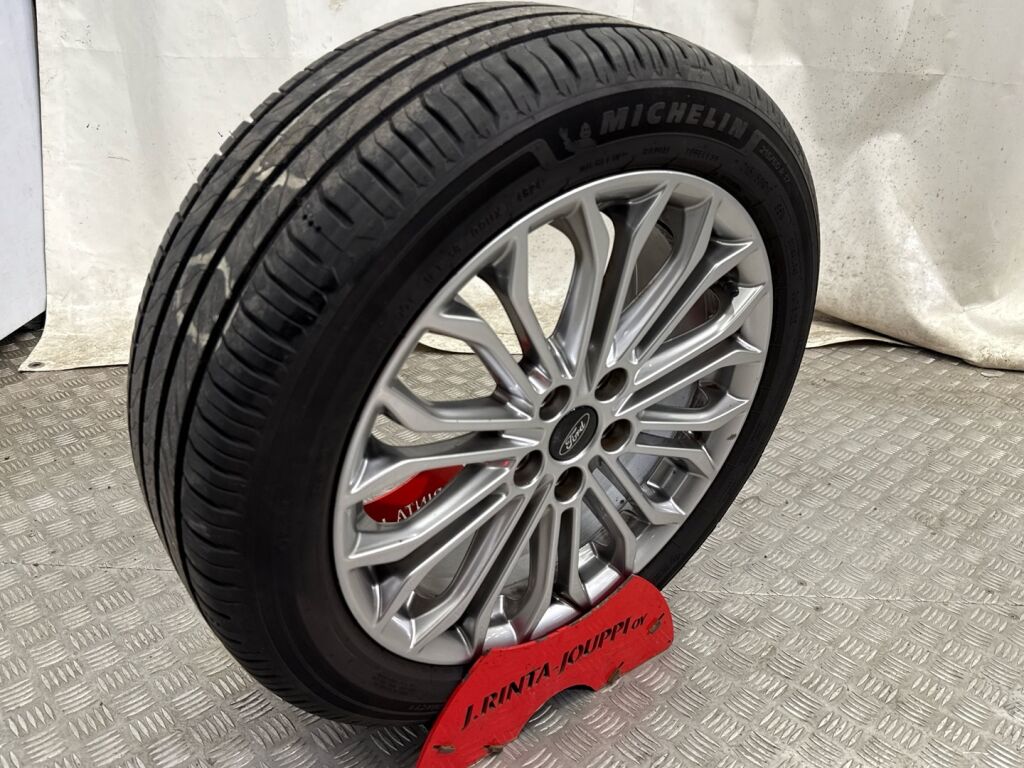 Ford Focus 2021 Musta