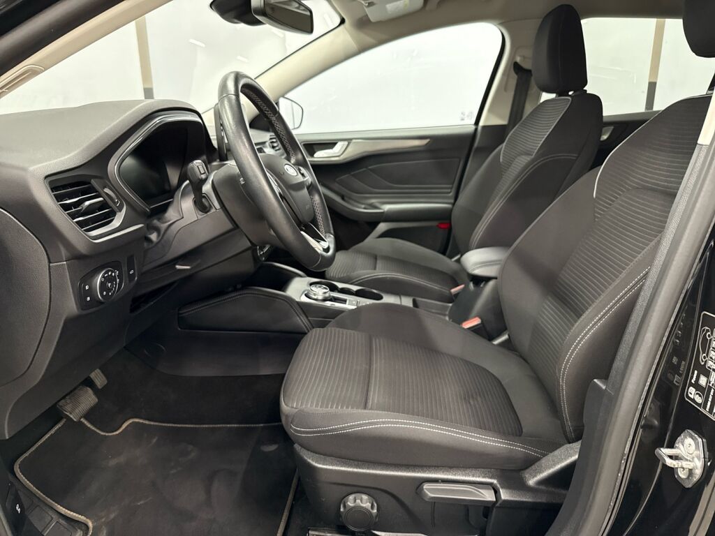 Ford Focus 2021 Musta