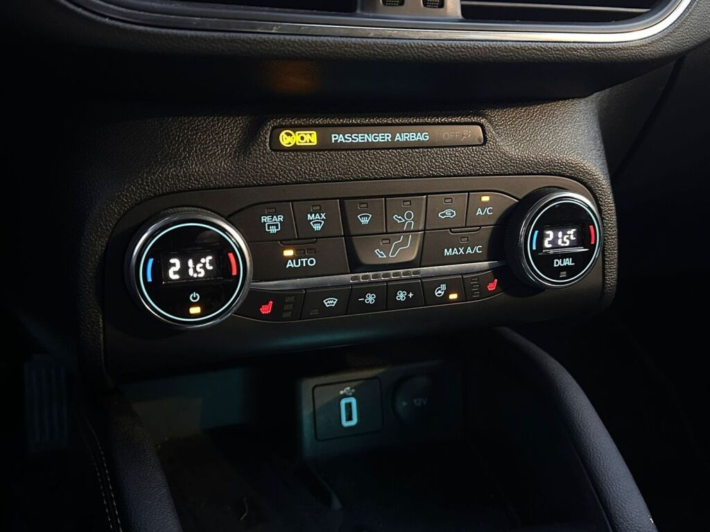 Ford Focus 2021 Musta