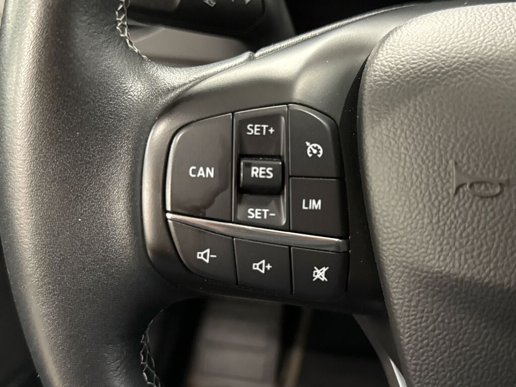 Ford Focus 2021 Musta