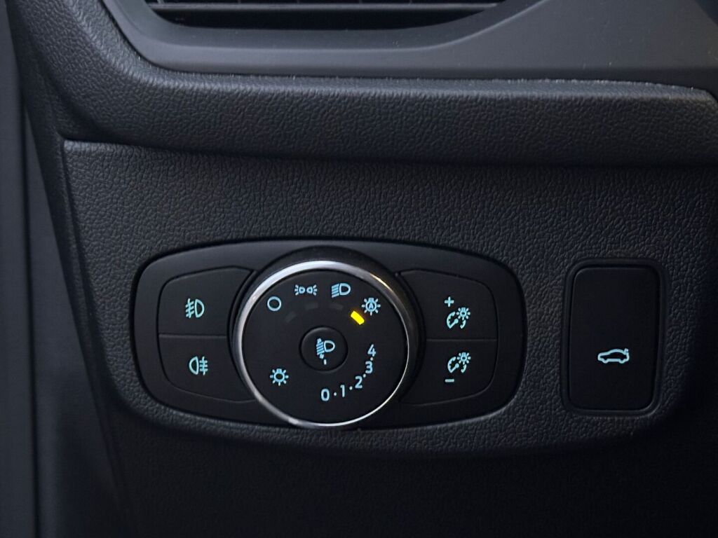 Ford Focus 2021 Musta