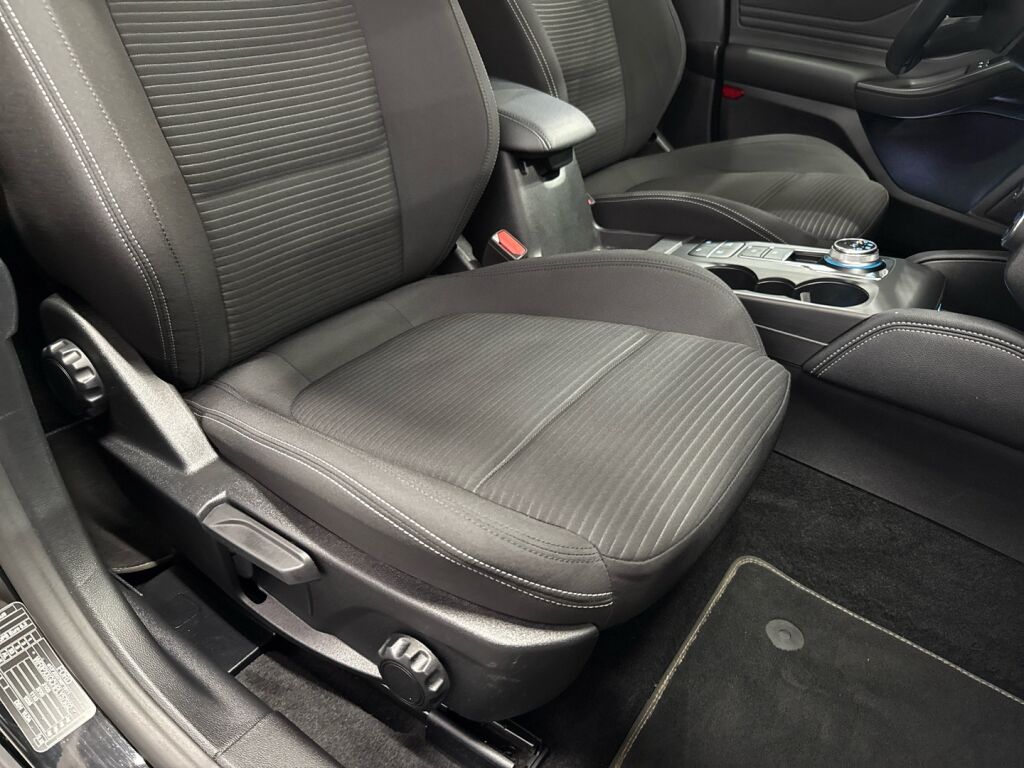 Ford Focus 2021 Musta