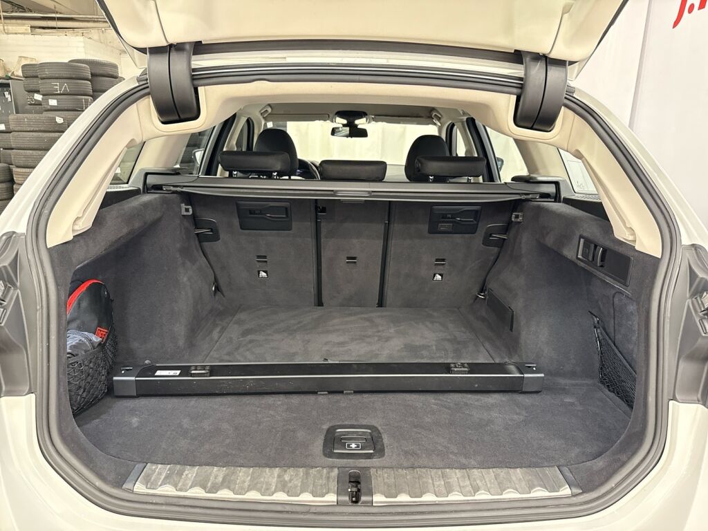 BMW 320 2021 Valkoinen