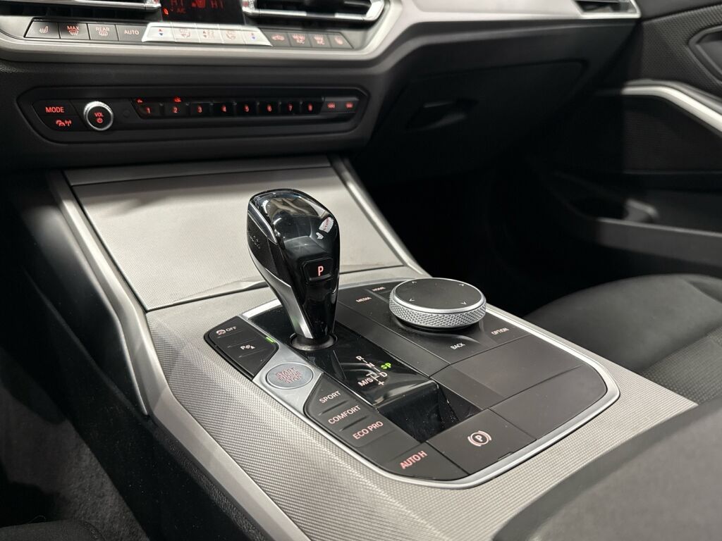 BMW 320 2021 Valkoinen