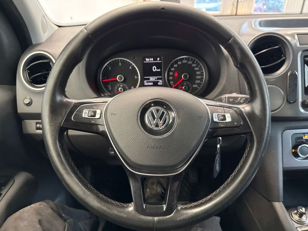 Volkswagen Amarok 2016 Musta